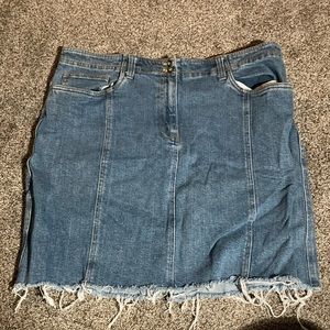 jones sport size 14 stretchy jean skirt. good condition!!
